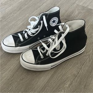 Men’s size 6/Women’s size 8 Black Converse